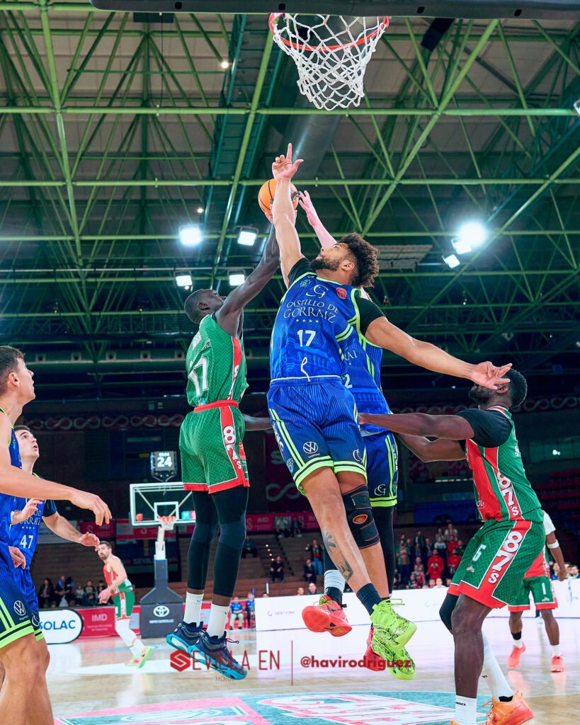 20260222_123421_9151_ILCE-7M3_Insolac-Caja-87-vs-Club-Baloncesto-Valle-de-Egues_0975-SEH-4.5-300-px-WM-819x1024