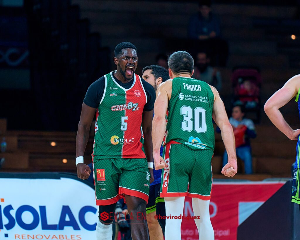 20260222_134527_9867_ILCE-7M4_Insolac-Caja-87-vs-Club-Baloncesto-Valle-de-Egues_0645-SEH-16.9-300-px-WM-1024x819