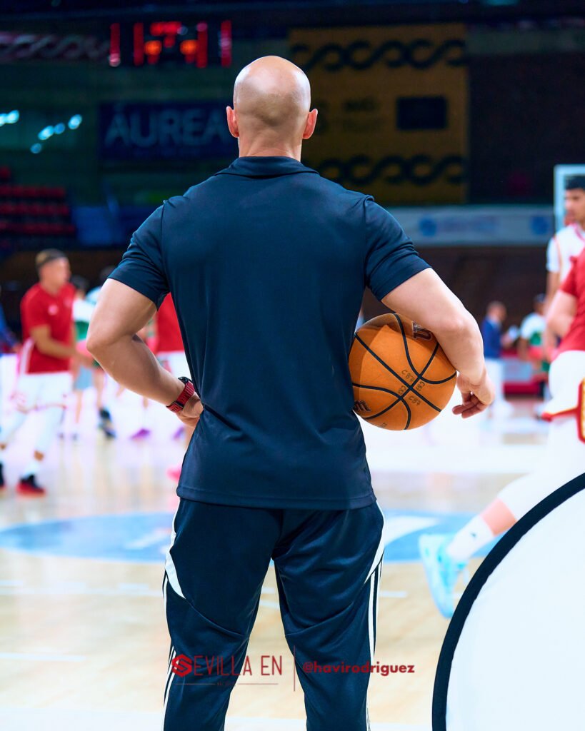 20260516_195003_9497_ILCE-7M4_Insolac-Caja-87-Basket-Spanish-Basketball-Academy_0156-SEH-4.5-300-px-WM-819x1024