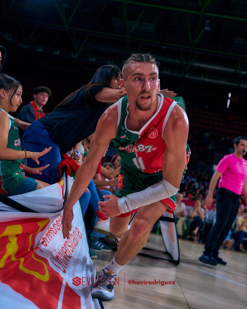 20260516_202737_4704_ILCE-7M3_Insolac-Caja-87-Basket-Spanish-Basketball-Academy_1076-SEH-4.5-300-px-WM-819x1024
