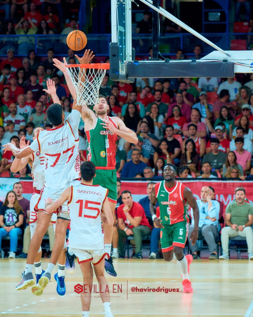 20260516_210841_9821_ILCE-7M4_Insolac-Caja-87-Basket-Spanish-Basketball-Academy_0480-SEH-4.5-300-px-WM-819x1024
