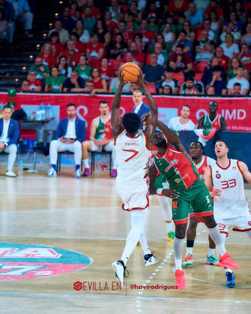 20260516_212008_9892_ILCE-7M4_Insolac-Caja-87-Basket-Spanish-Basketball-Academy_0551-SEH-4.5-300-px-WM-819x1024