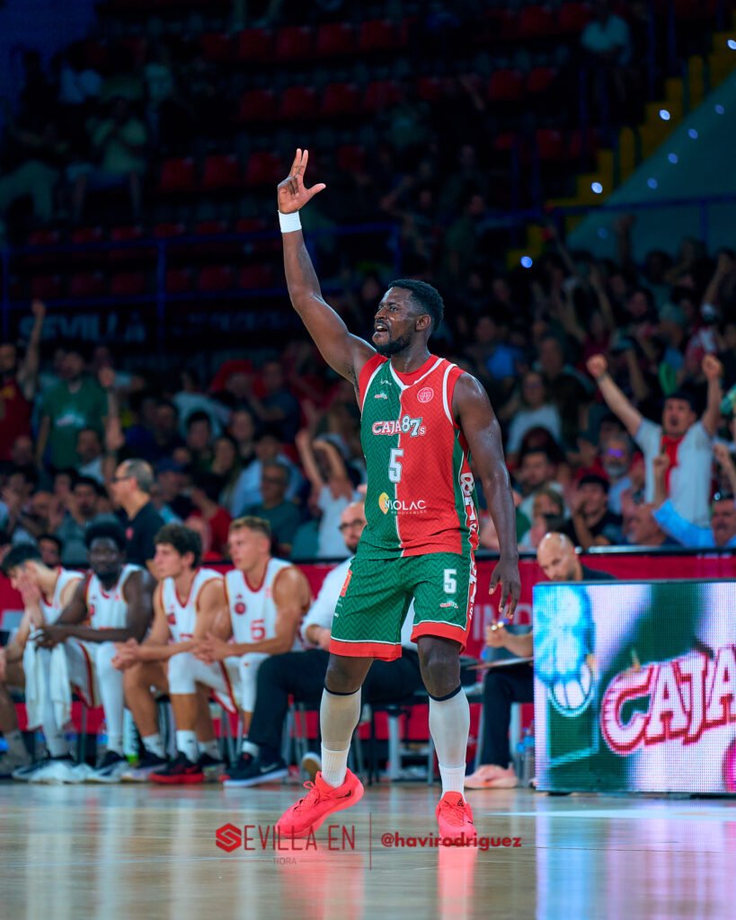 20260516_213941_0063_ILCE-7M4_Insolac-Caja-87-Basket-Spanish-Basketball-Academy_0721-SEH-4.5-300-px-WM-819x1024