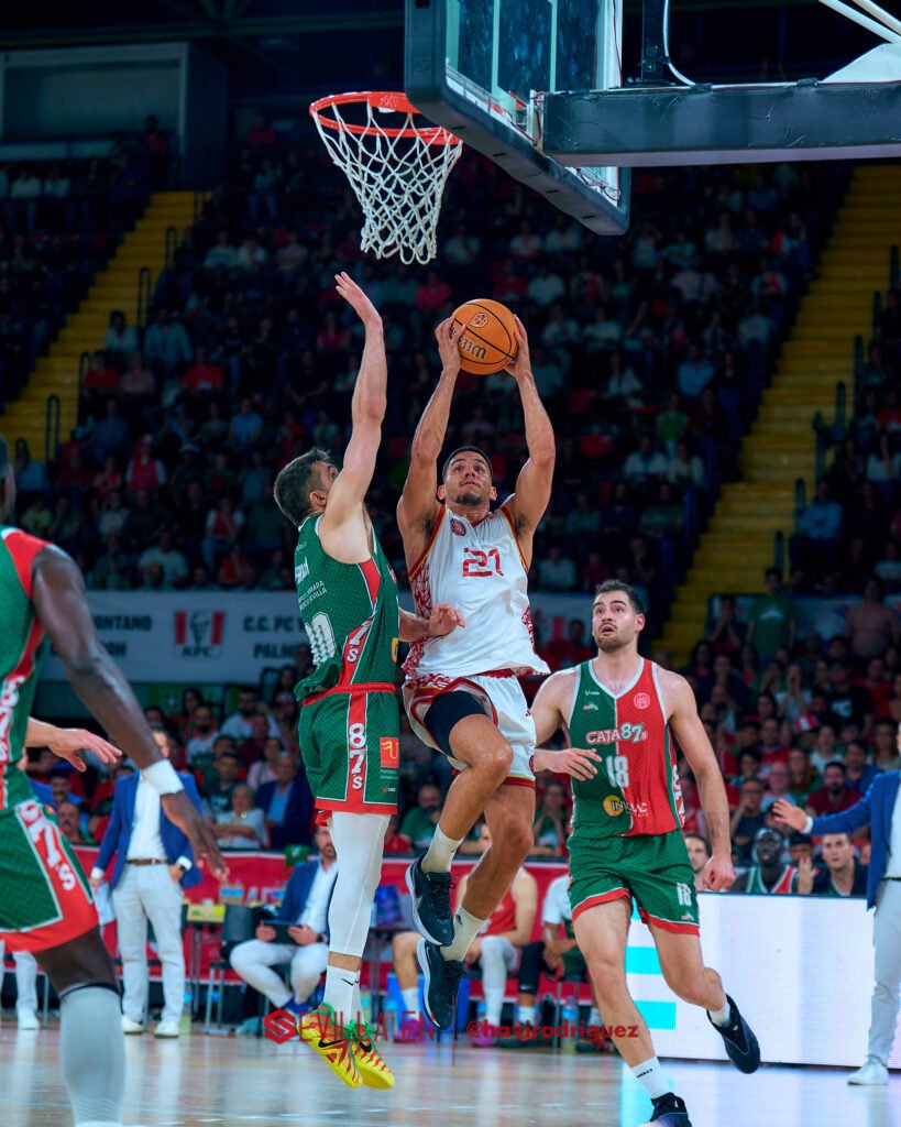 20260516_214303_0085_ILCE-7M4_Insolac-Caja-87-Basket-Spanish-Basketball-Academy_0743-SEH-4.5-300-px-WM-819x1024