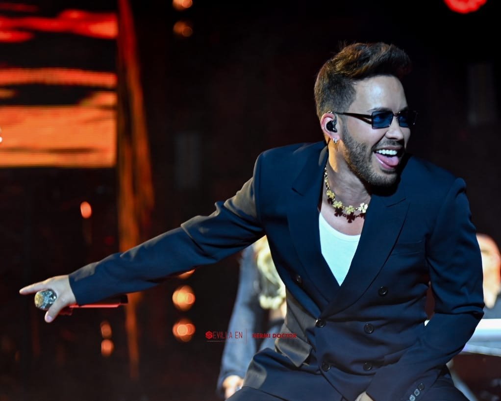 Romeo Santos y Prince Royce ponen a bailar Plaza España en otra noche Icónica