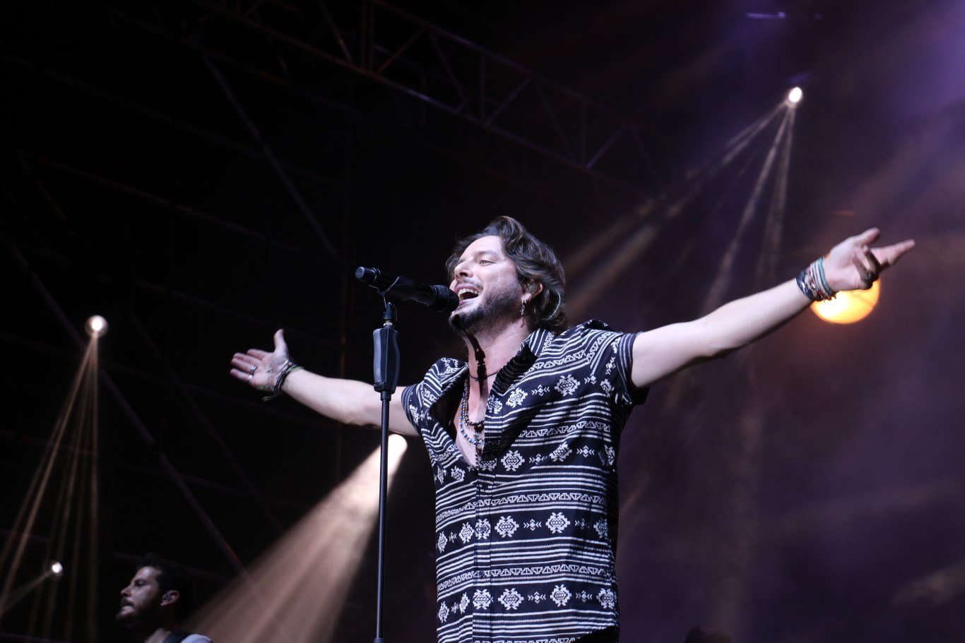 El regreso al disco que lo cambió todo: Manuel Carrasco abre “Viento salvaje” en Sevilla